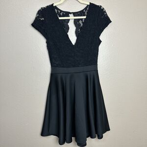 Sweetheart Swing Dress  Woman’s Size Large Black Open Back Floral Lace Mini
